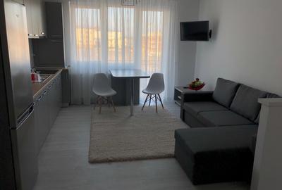 Apartament cu 3 camere semidecomandat, mobilat în Florești