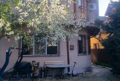 Casă individuală cu 9 camere cu Teren 244 Mp în Apărătorii Patriei - 1