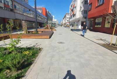 Spațiu comercial, de 330 mp, în Central - 3