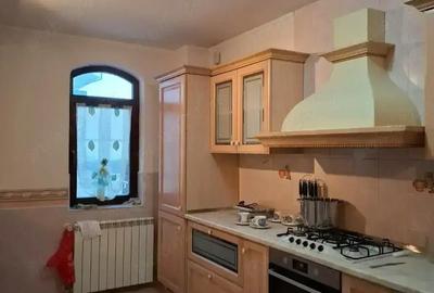 Casă cu 4 camere în Lipovei