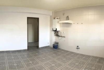 Casă cu 7 camere cu Teren 445 Mp în Central - 7