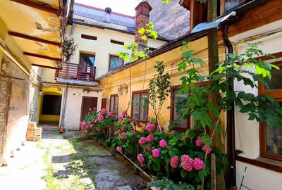 Apartament cu 3 camere nedecomandat în Centrul Istoric