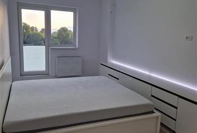 Apartament cu 2 camere decomandat, mobilat în Tractorul - 5