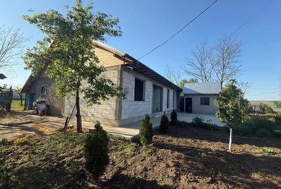 Casă cu Teren 1765 Mp în Central - 1