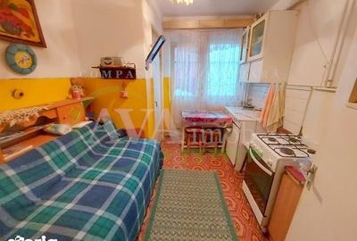 Apartament cu 3 camere decomandat în Cornișa - 2