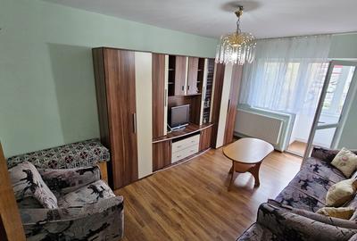 Apartament cu 3 camere decomandat în Județean