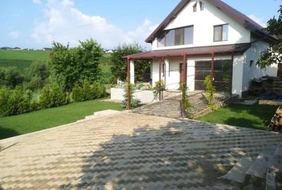Casă individuală cu 4 camere în Valea Adâncă