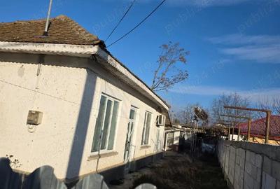 Casă cu Teren 400 Mp în Central - 2