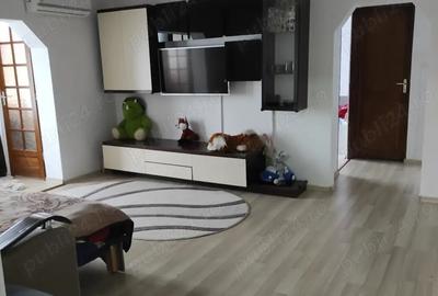 Apartament cu 3 camere în Micro 16 - 4