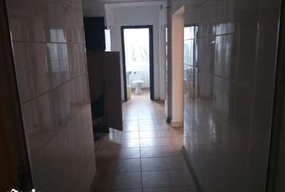 Spațiu comercial, de 700 mp, în Central - 3