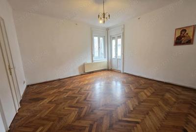 Apartament cu 3 camere decomandat în Central - 1