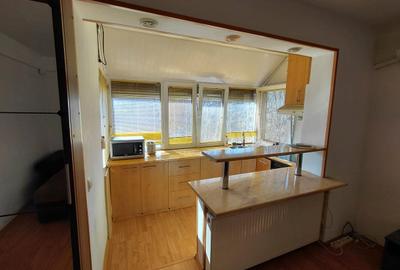 Apartament cu 3 camere semidecomandat în Central