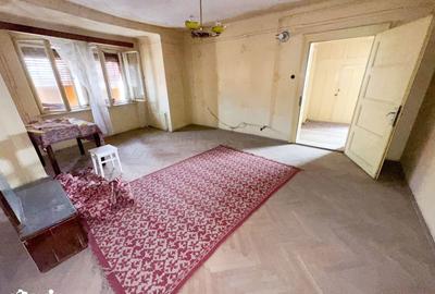 Casă cu 5 camere cu Teren 990 Mp în Central - 11