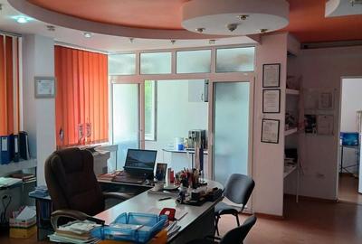 Apartament cu 3 camere decomandat în Exterior Vest