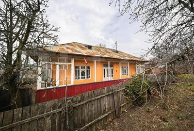 Casă cu 2 camere cu Teren 3500 Mp în Comarna - 3