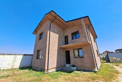 Casă individuală cu 5 camere cu Canalizare în Nord - 1