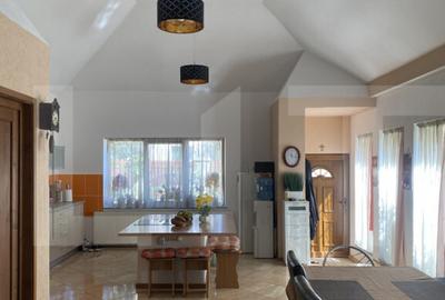 Vila spa?ioasa cu 5 dormitoare ?i curte de 730 mp - 2