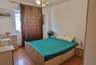 Zona Dacia, 3 camere decomandate, suprafata 72mp - 4