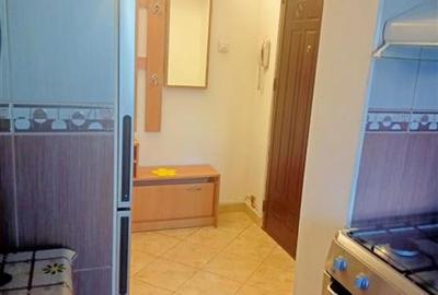 Apartament cu 2 camere semidecomandat în 9 Mai - 12