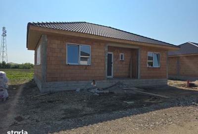 Casă cu 4 camere cu Teren 1200 Mp în Păulești - 2