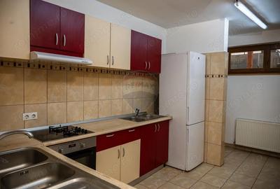 Casă cu 10 camere cu Teren 3300 Mp în Vale - 8