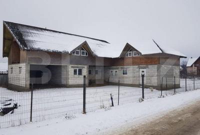 Casă cu 4 camere cu Teren 700 Mp în Suseni - 1