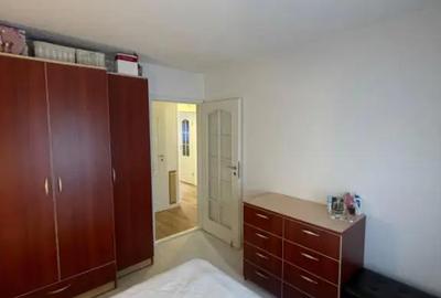 Apartament cu 3 camere decomandat în Republicii