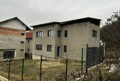 Casă cu Teren 374 Mp în Central - 4