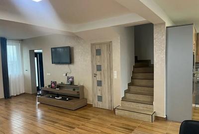 Casa tip duplex cu 3 camere,  P+1,  150 mp, zona linistita, Calea Feldioarei - 1