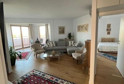 Apartament cu 3 camere semidecomandat, mobilat în P-ta Presei Libere