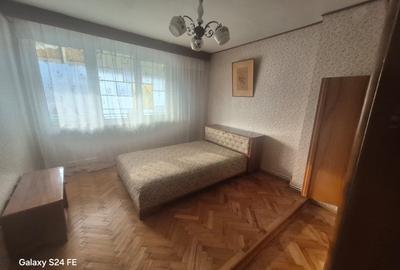 Casă cu 6 camere cu Canalizare în Exterior Est - 5