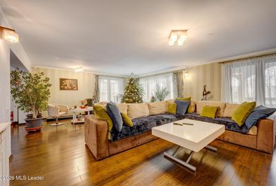 Casă individuală cu 11 camere cu Canalizare în Mogoșoaia - 1