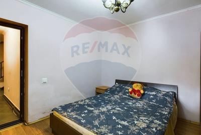 Casă cu 6 camere cu Teren 174 Mp în Andronache - 11