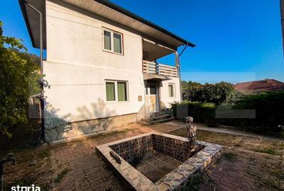 Casă cu 4 camere cu Teren 1650 Mp în Central