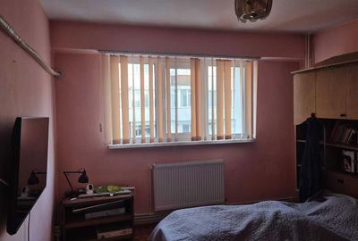 Apartament cu 3 camere decomandat în Sârbi - 2