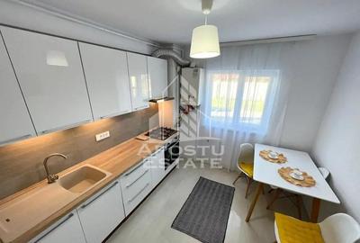 Apartament cu 2 camere semidecomandat, mobilat în Aradului