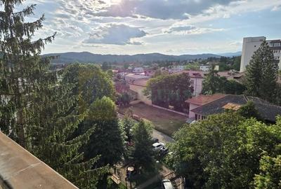 Apartament cu 3 camere decomandat în Central - 1