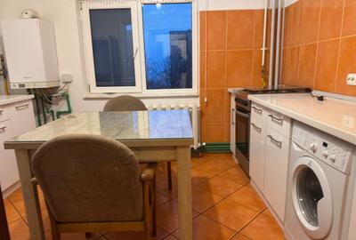Oferim spre închiriere apartament cu 3 camere str Mircea - 6