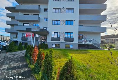 PF vand  AP nou  finisat si mobilat 47 mp util + 10 balcon + parcare cu CF, et2 - 3