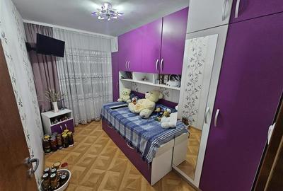 Apartament cu 3 camere semidecomandat, mobilat în Micro II - 4