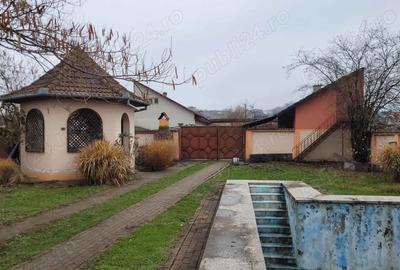 Imobil cu 3 case:C1 -3 nivele;C2-2nivele;C4-1 nivel;C3;C5;Piscina;Foisor - 14