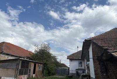 Casă cu 3 camere în Petroasa Mare - 1