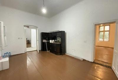 Caldire Istorica, 5 Camere, Etaj 1, Piata Roamnilor, Traian, Comision 0 - 9