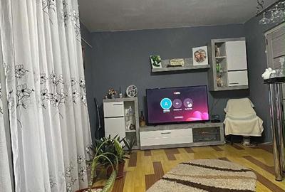 Apartament cu 2 camere decomandat în Rovine