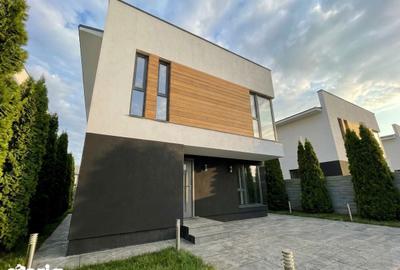 Casă cu 4 camere cu Teren 243 Mp în Central