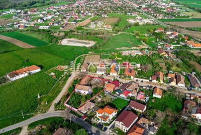 Casă cu 5 camere cu Teren 1370 Mp în Bodrogu Nou - 2