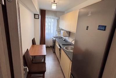 Apartament cu 2 camere decomandat în Baza 3 - 5