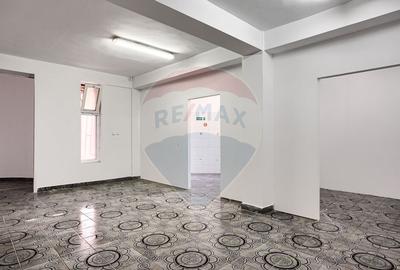 Spațiu comercial, de 70 mp, în Central - 9