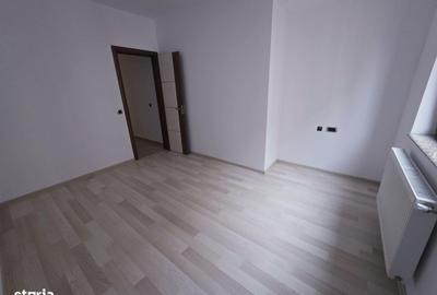 Apartament cu 3 camere decomandat în Tractorul - 1