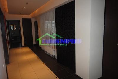 Apartament cu 3 camere decomandat în Km 5 - 12